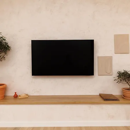 Maris - In Historical Center Of