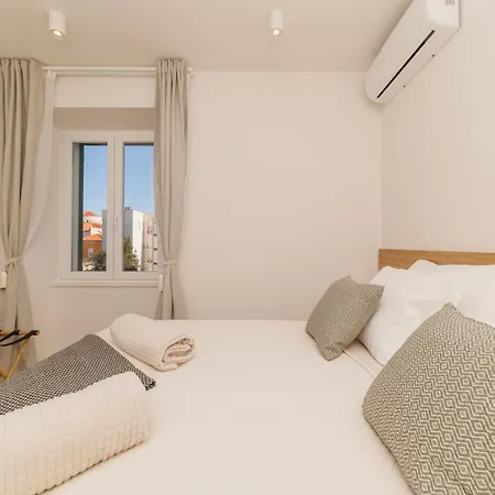 Maris - In Historical Center Of