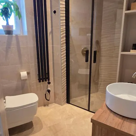 Maris - In Historical Center Of *